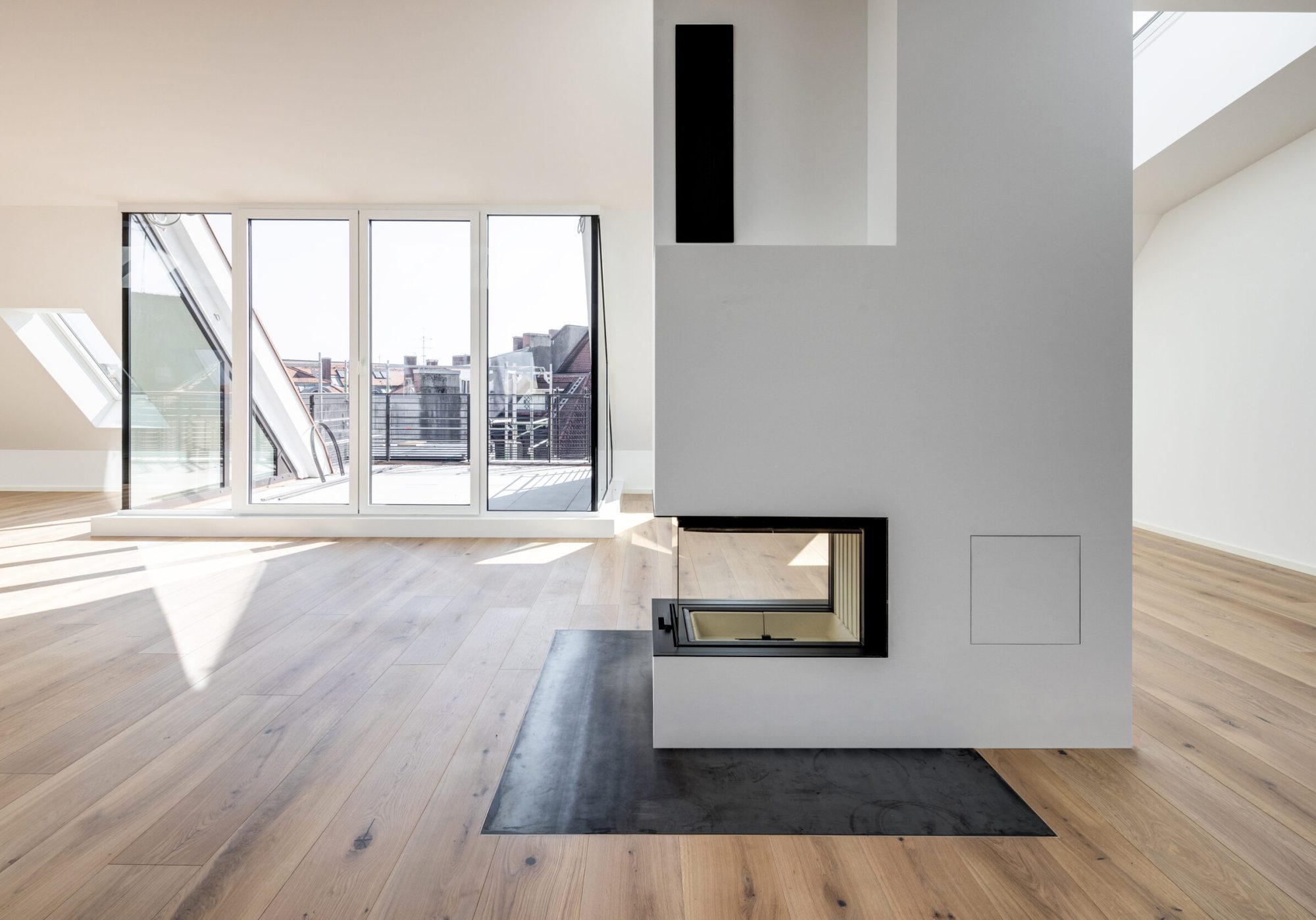 Wohnzimmer mit Kamin